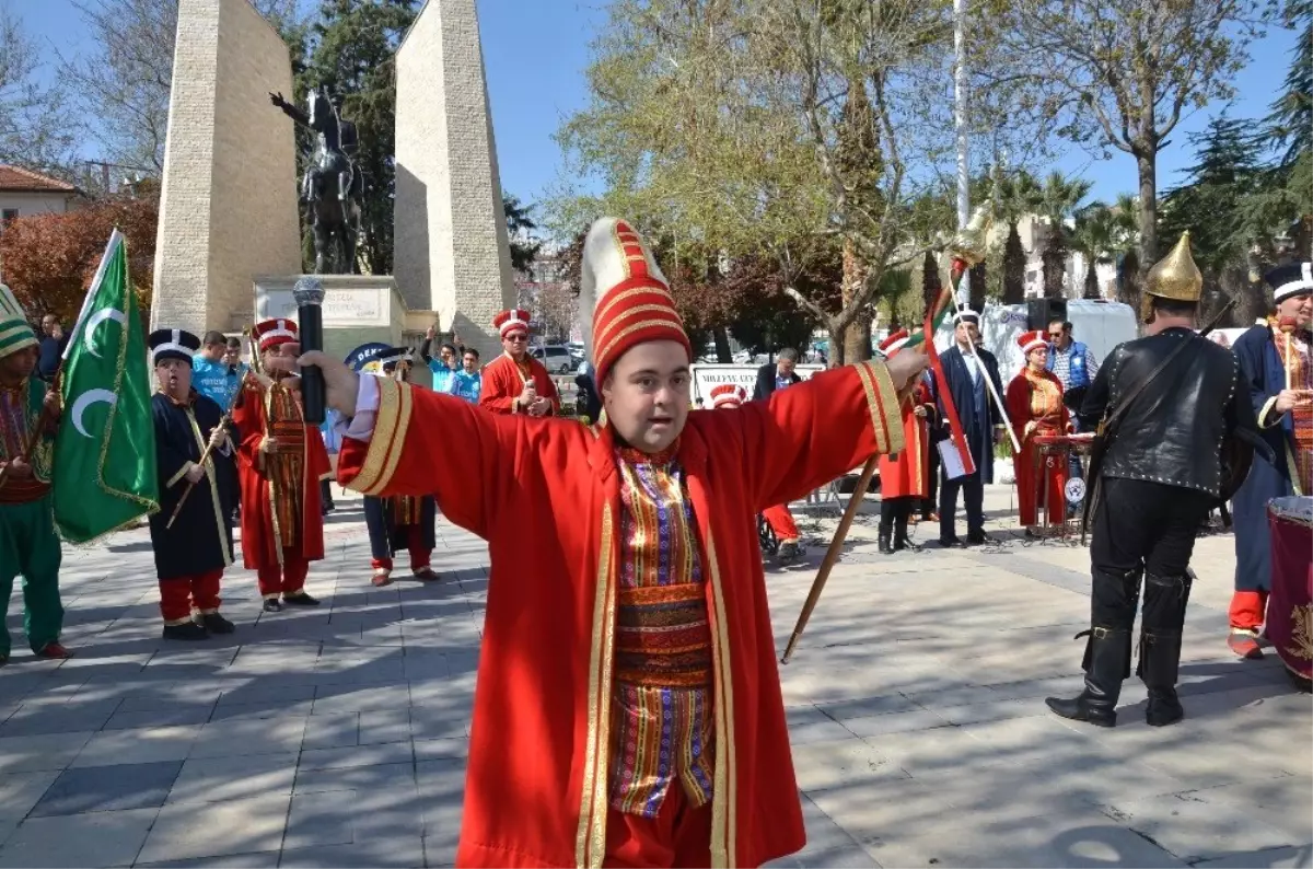 Otizmli Öğrenciler Mehteran Takımı Kurup Marşlar Söyledi