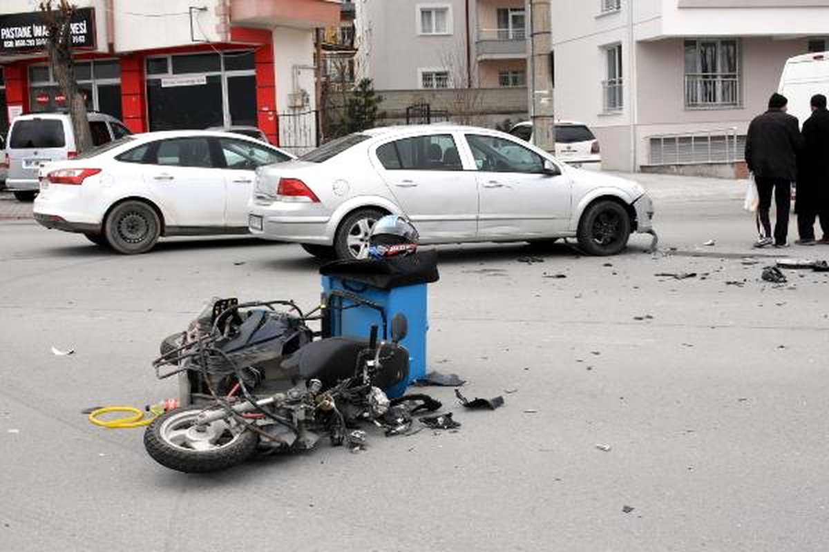 Otomobille Çarpışan Motosikletli Ağır Yaralı