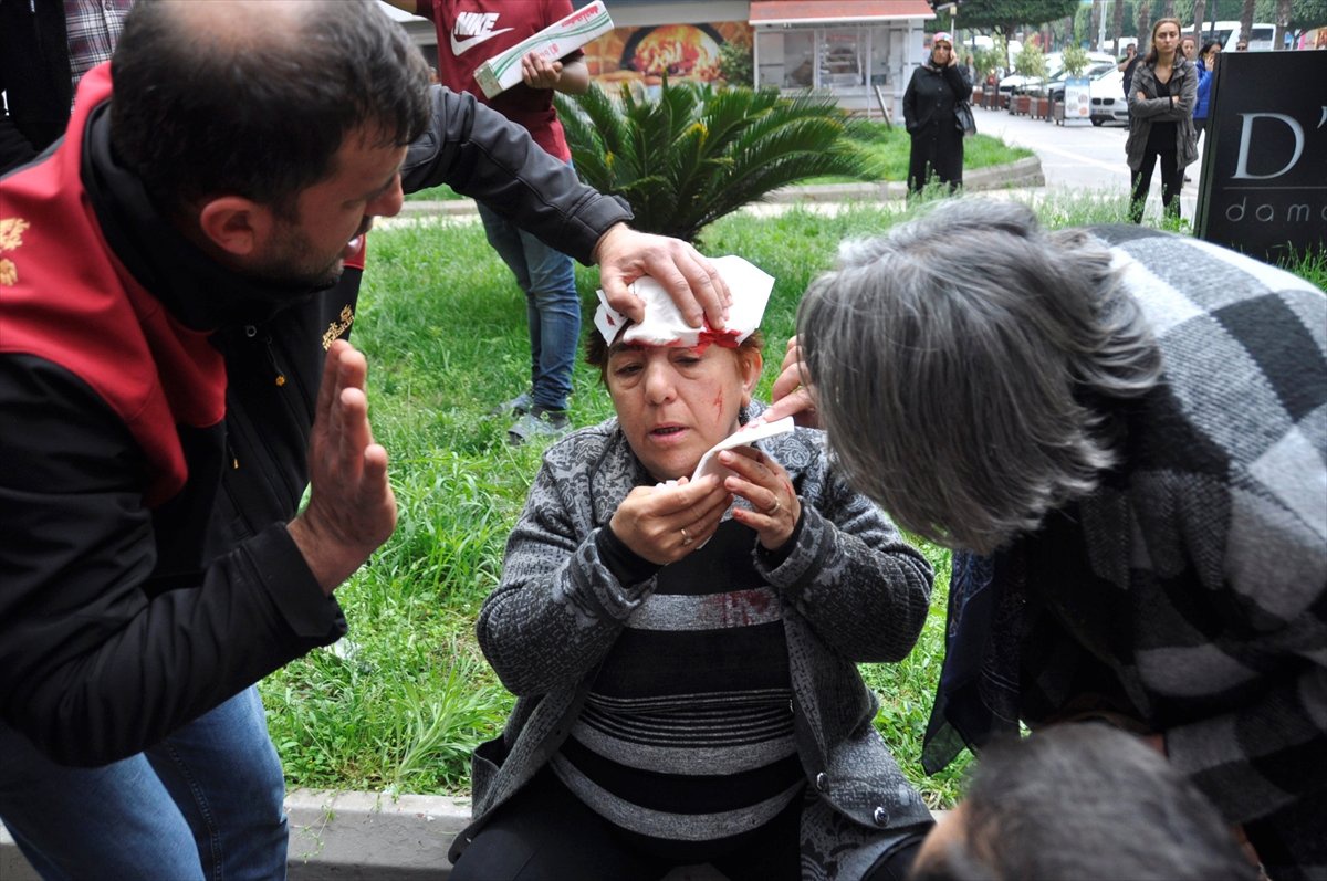 Pencereden Düşen Saksı Başına İsabet Eden Kadın Yaralandı