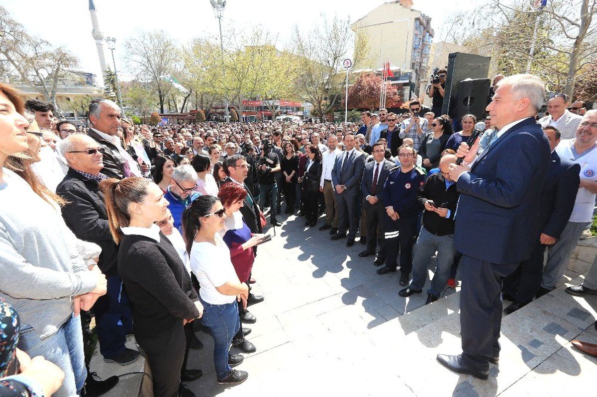 Personelden Başkan Zolan\'a Sürpriz Karşılama