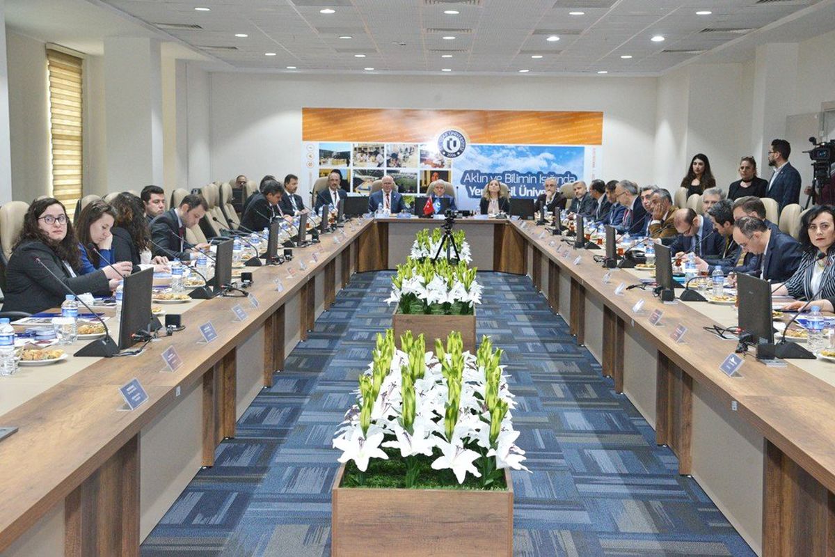 Rektör Karakaya, Uşak\'ta Pilot Üniversite Paydaş Toplantısına Katıldı