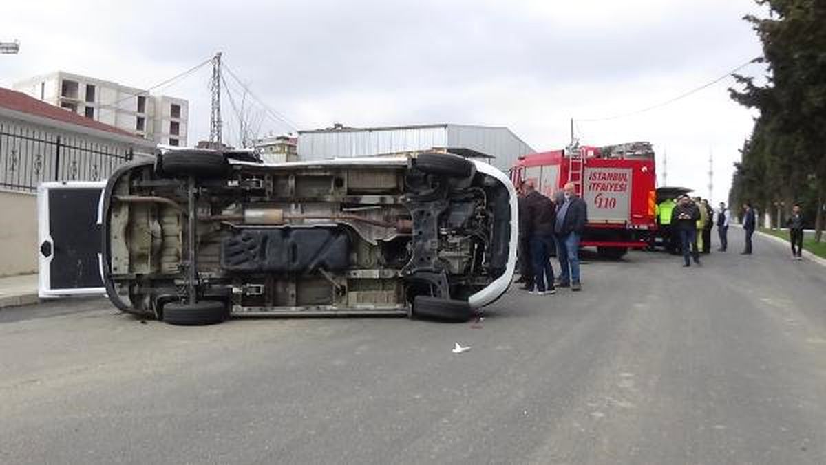 Sancaktepe\'de Minibüs Devrildi: 4 Yaralı