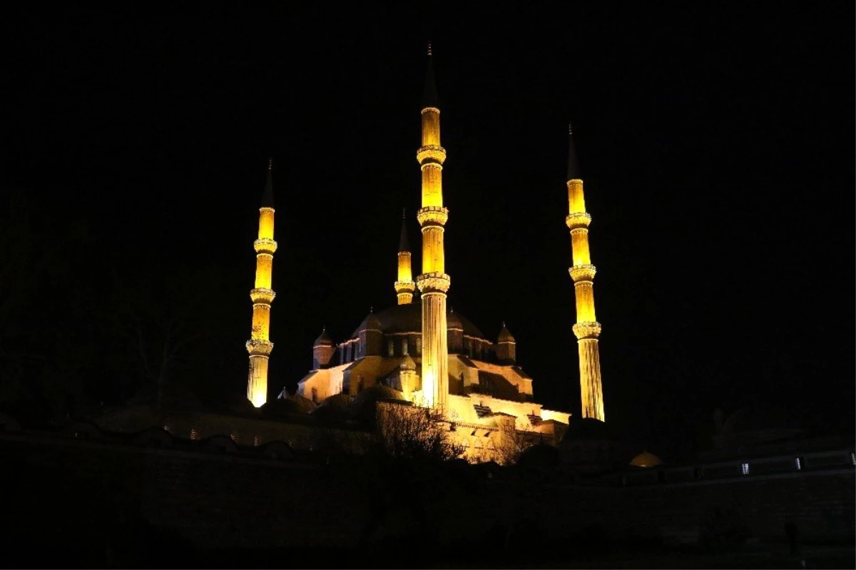 Selimiye Camii\'nde Miraç Kandili Coşkusu