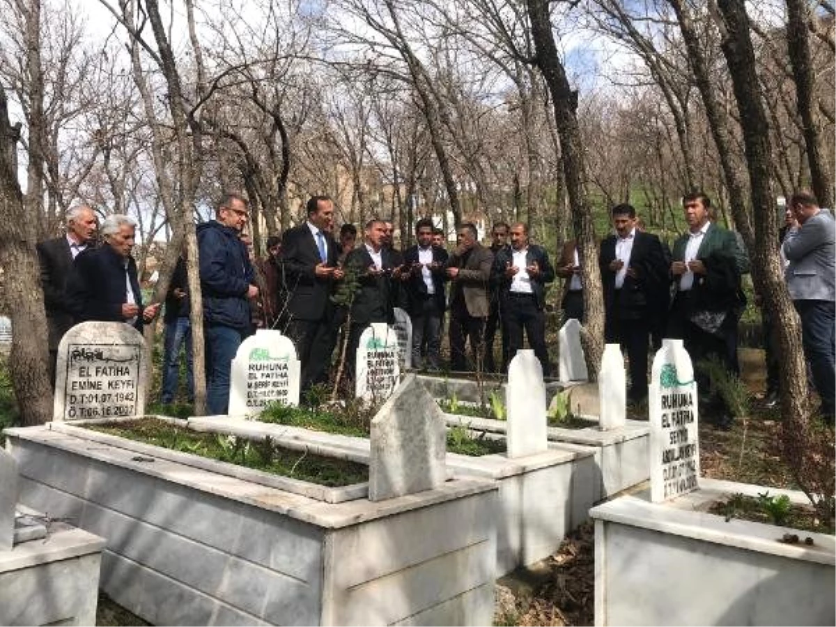 Şemdinli\'nin Yeni Başkanından Ahmet Budak\'ın Mezarına Ziyaret