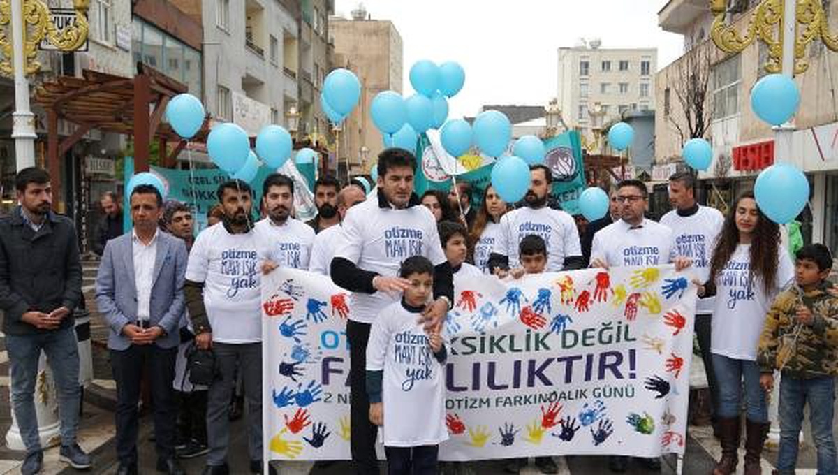 Silopi\'de Otizmliler İçin Gökyüzüne Mavi Balon