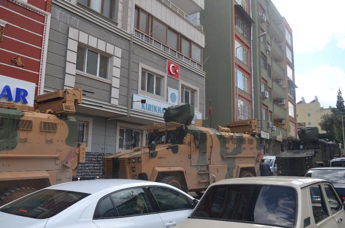 Sınıra Komando ve Zırhlı Araç Sevkiyatı