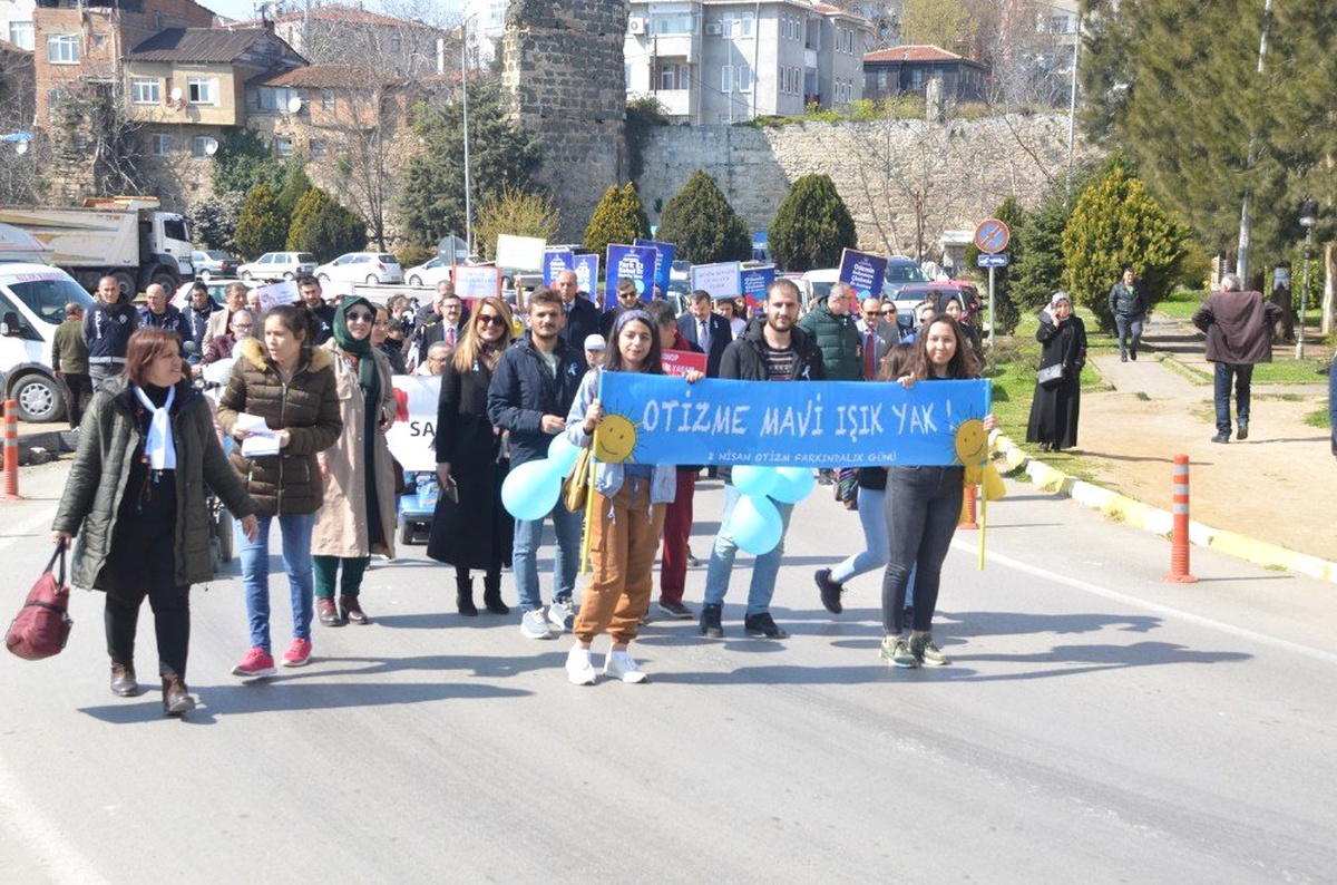 Sinop\'ta \'2 Nisan Dünya Otizm Farkındalık Günü\'