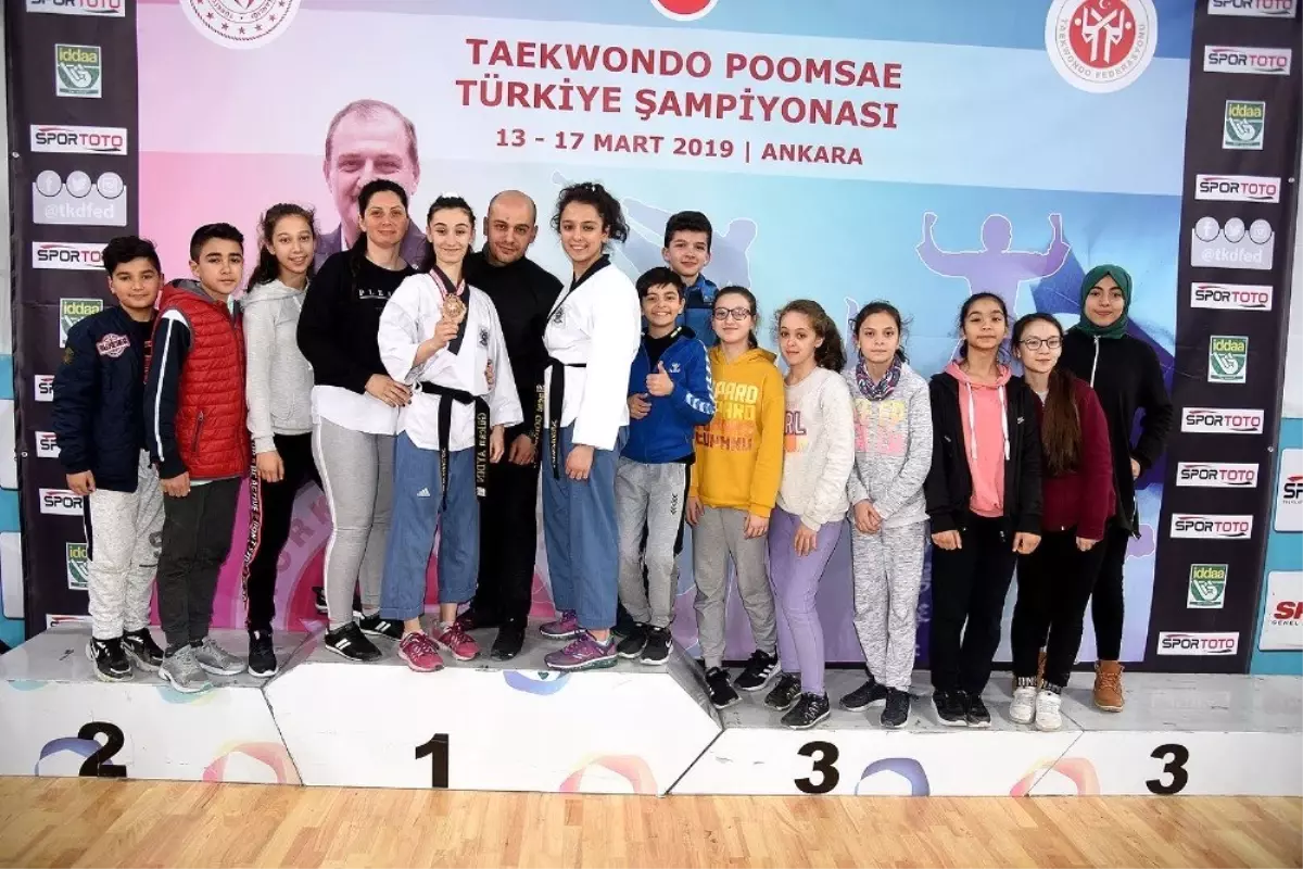 Taekwondoculardan Büyük Başarı