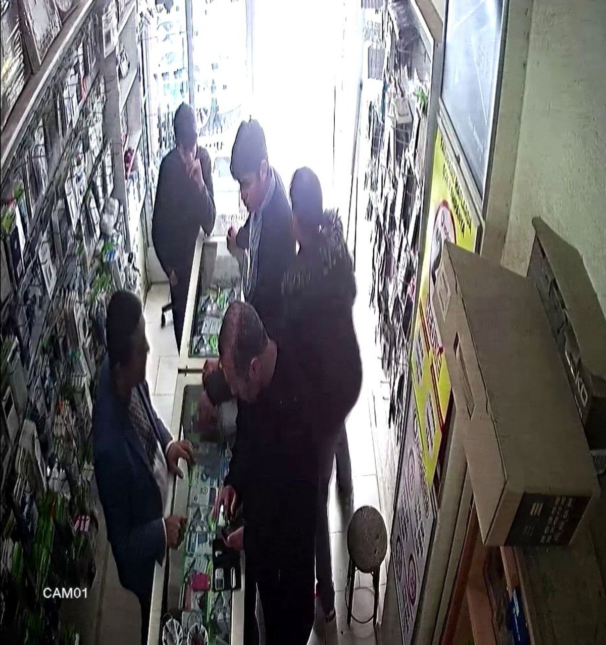 Telefonunu Çalan Kapkaççıyı Tekmeyle Yere Serdi