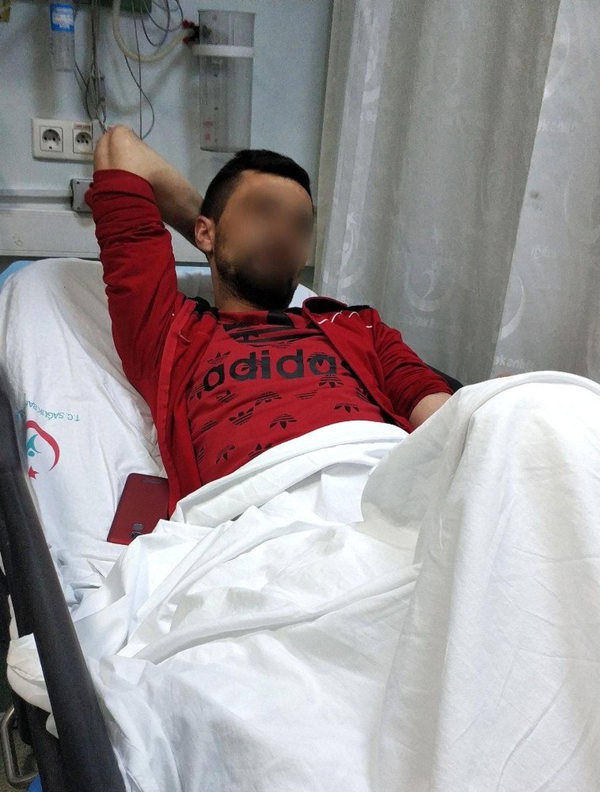 Tespihini Koparan Şahsın Silahlı Saldırısında Yaralandı
