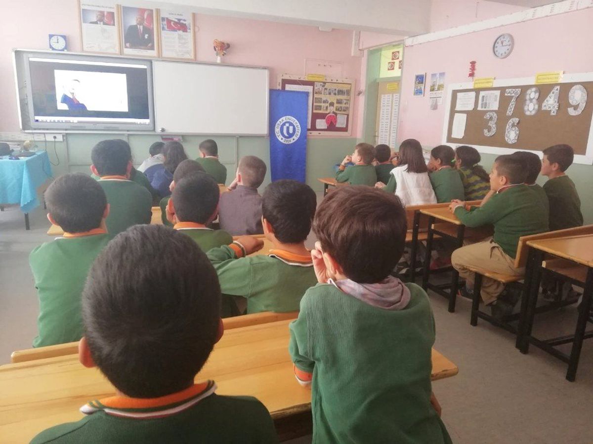 Uşak Üniversitesi Öğrencileri "Birde Sen Engel Olma!" Dedi
