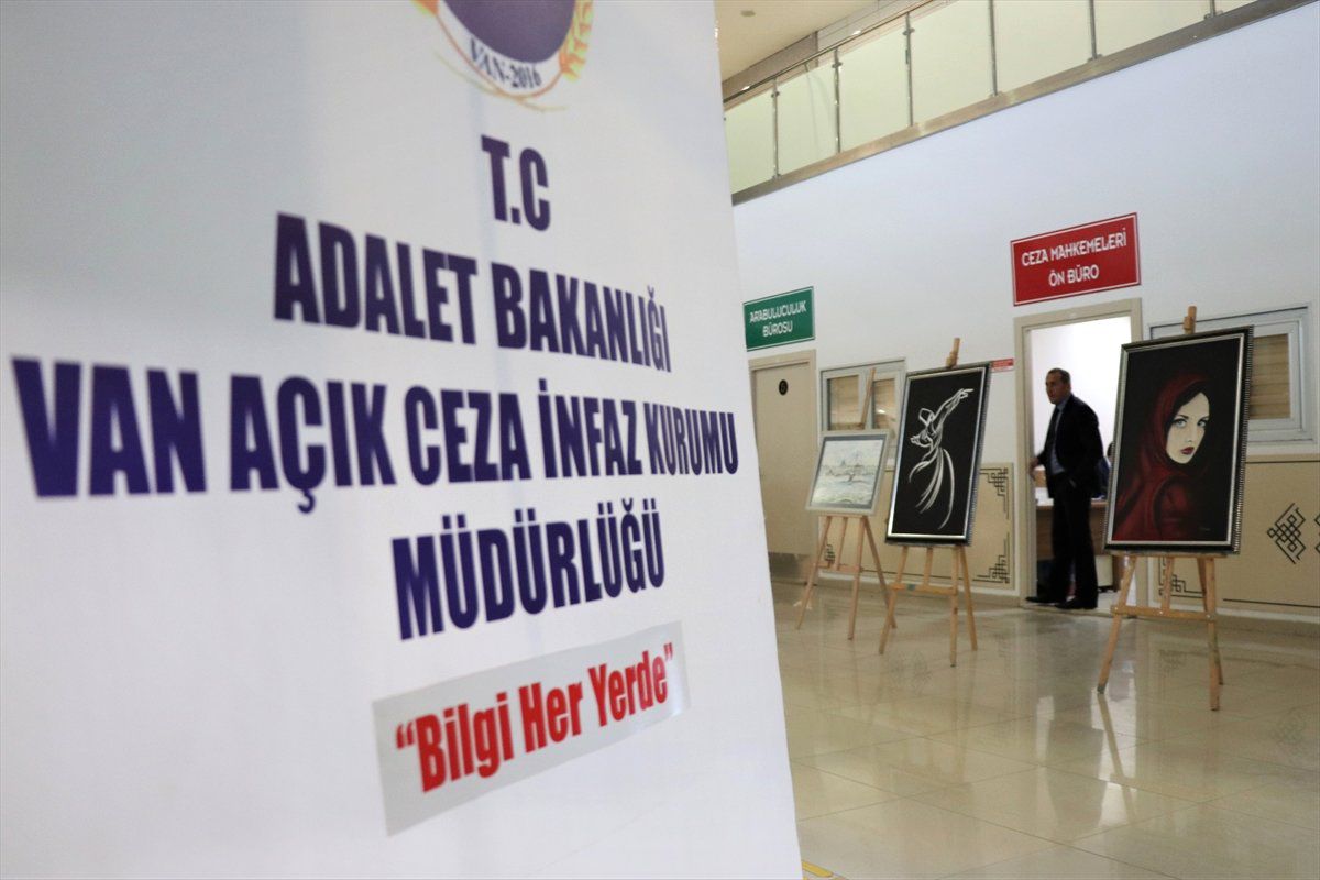 Van\'da Hükümlülerden Resim ve El Sanatları Sergisi