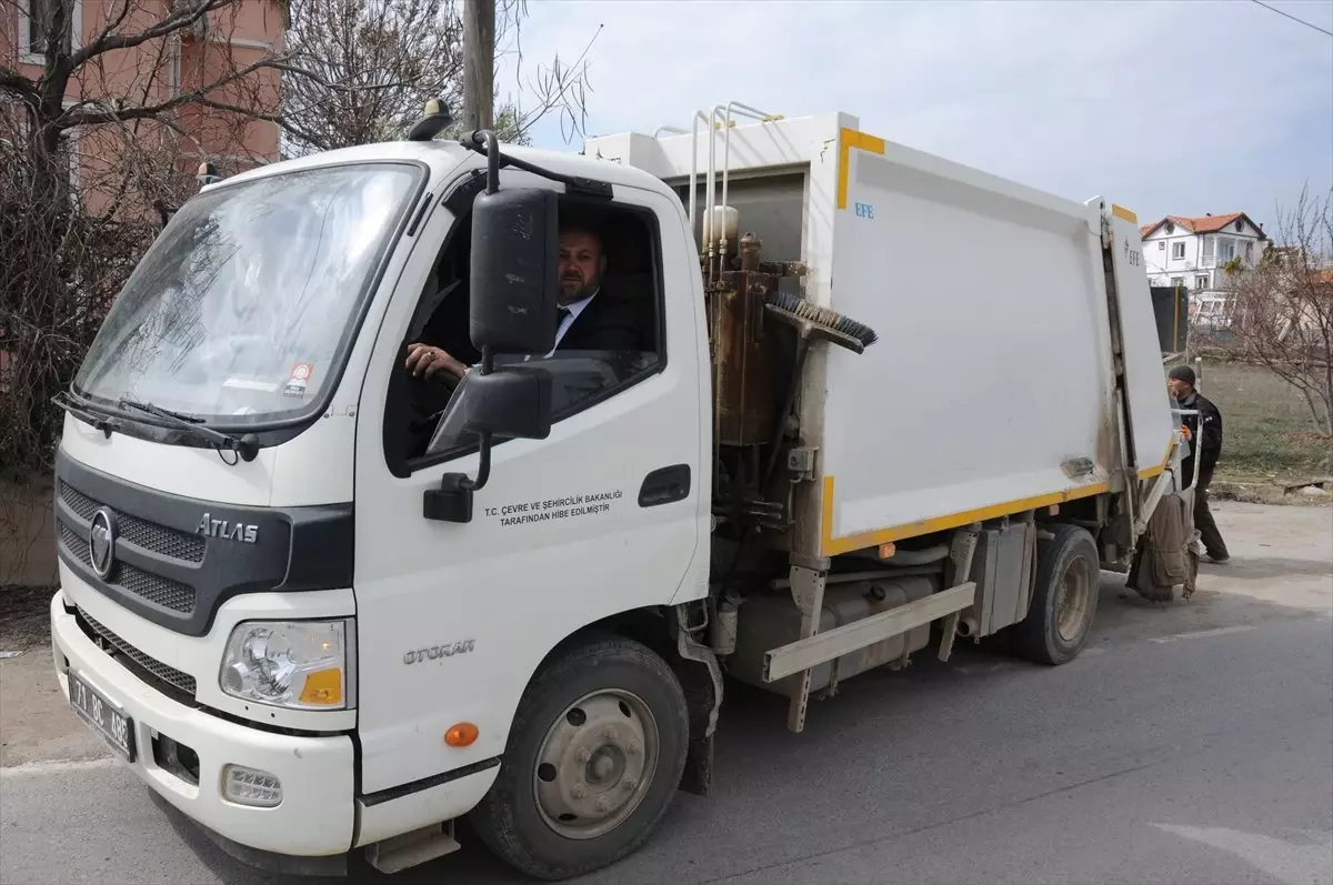 Yeni Belediye Başkanın İlk İcraatı Çöp Toplamak Oldu