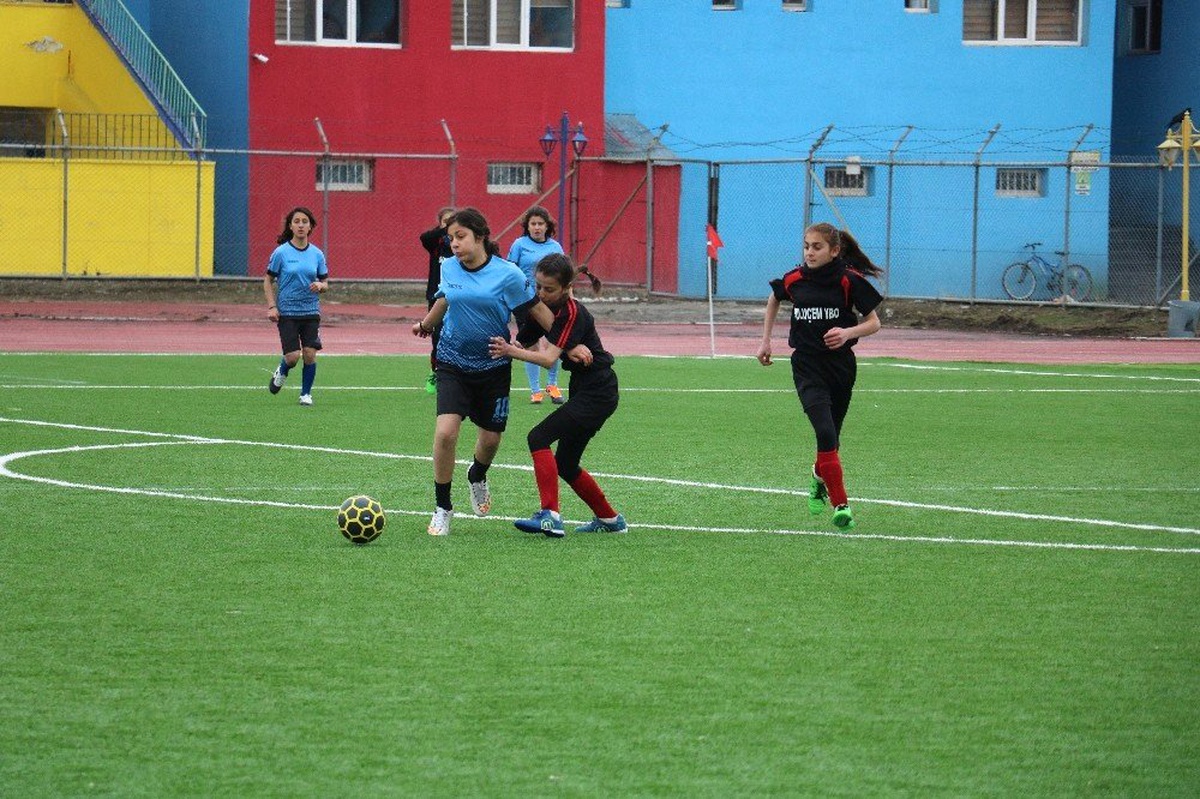 Ağrı\'da Yıldız Kız- Erkek Futbol Grup Müsabakaları Başladı