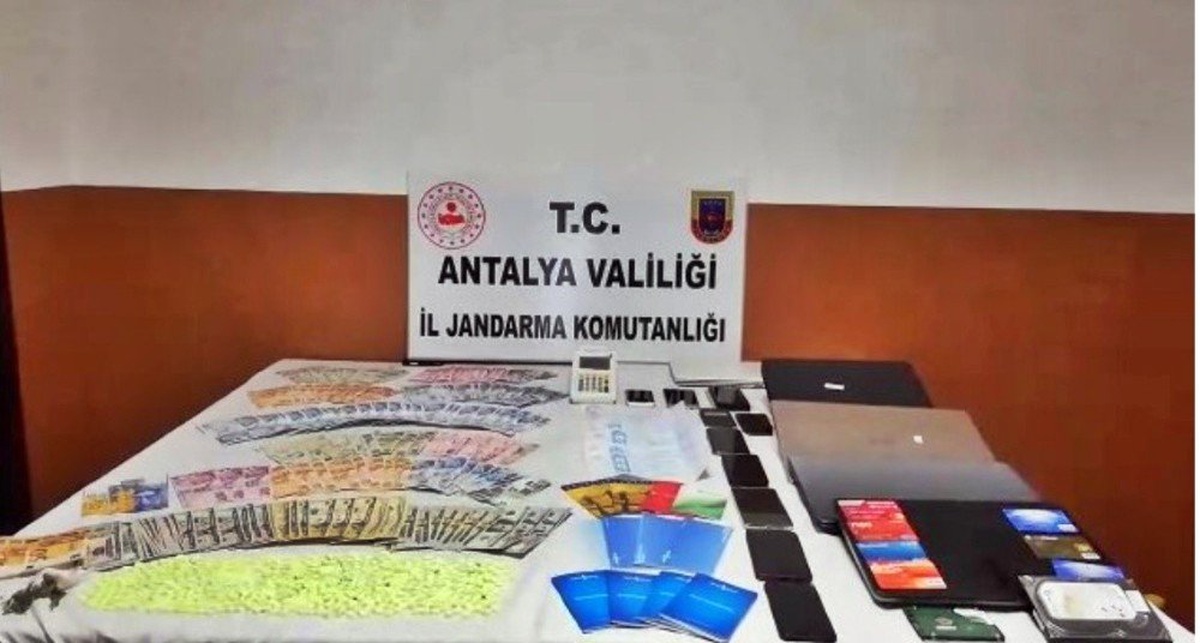 Alanya\'da Yasa Dışı Bahis Operasyonu: 8 Gözaltı
