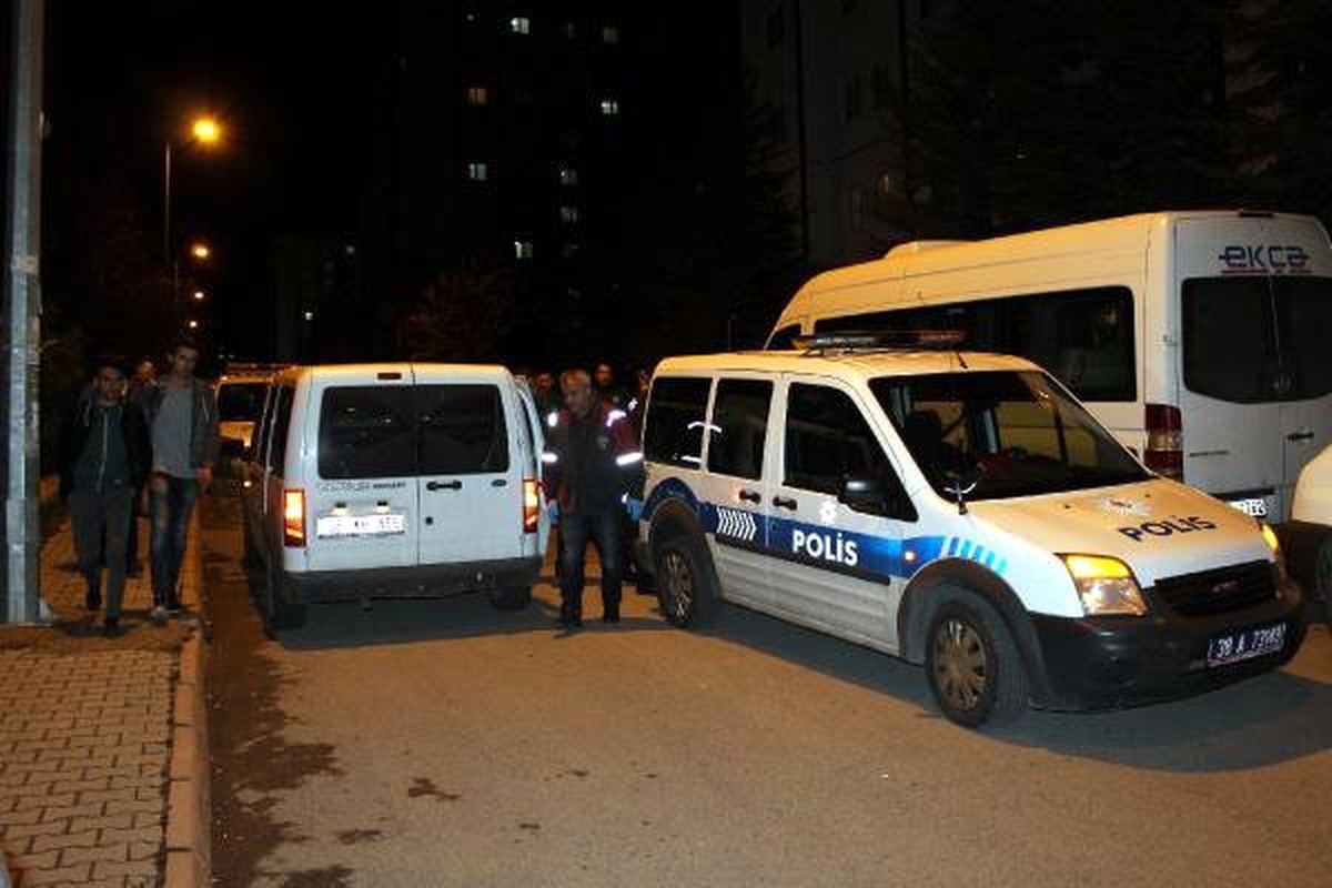 Amca Çocukları Arasında \'Muhtarlık\' Kavgası: 4 Yaralı
