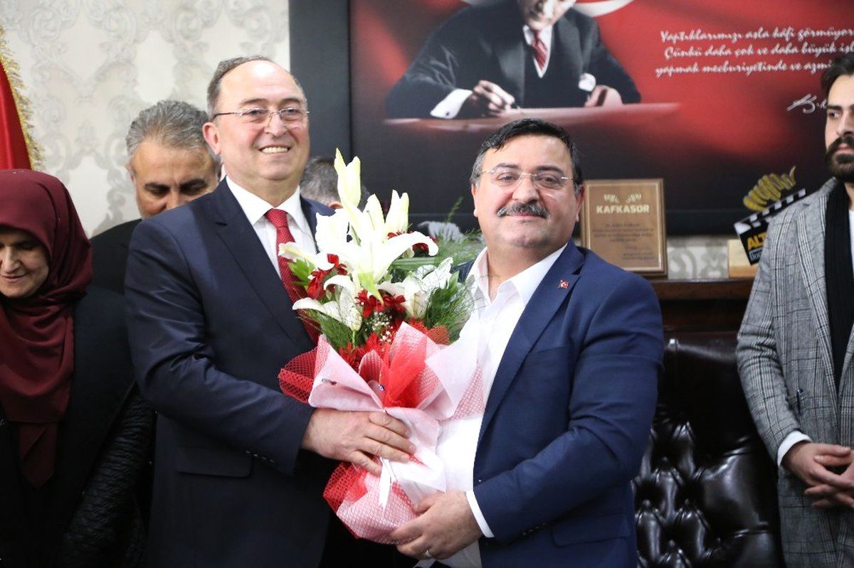 Artvin Belediye Başkanlığı\'nda Devir Teslim Töreni