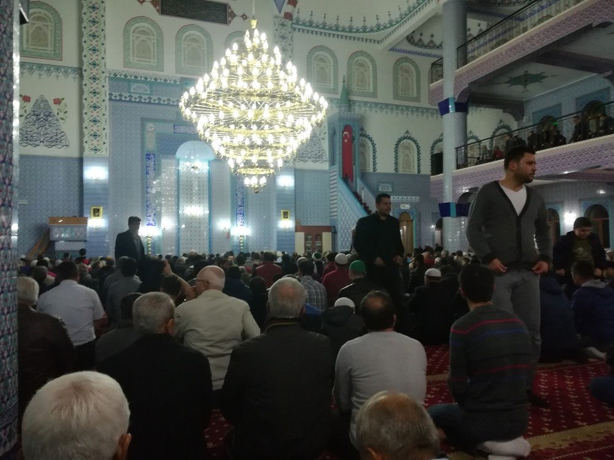 Aydın\'da Miraç Kandili Dolayısıyla Vatandaşlar Camilere Akın Etti