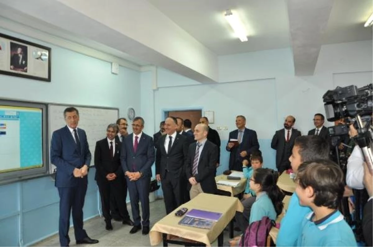 Bakan Selçuk, Kırıkkale\'de Öğretmenler ile Bir Araya Geldi