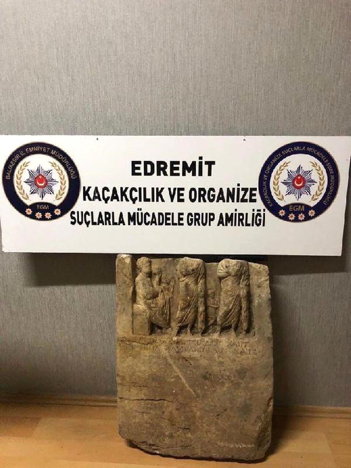 Balıkesir\'de 2 Bin Yıllık Heykel Ele Geçirildi; 4 Gözaltı