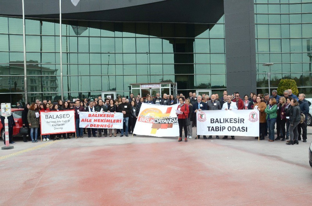 Balıkesir\'de Sağlık Çalışanlarına Şiddet Kınandı