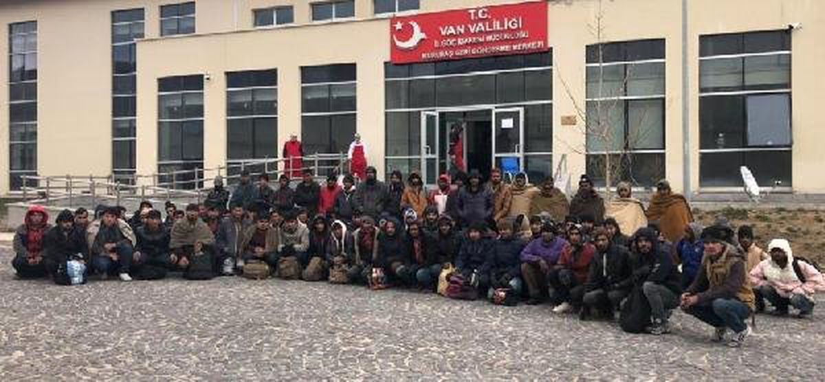 Başkale\'de 72 Kaçak Göçmen Yakalandı