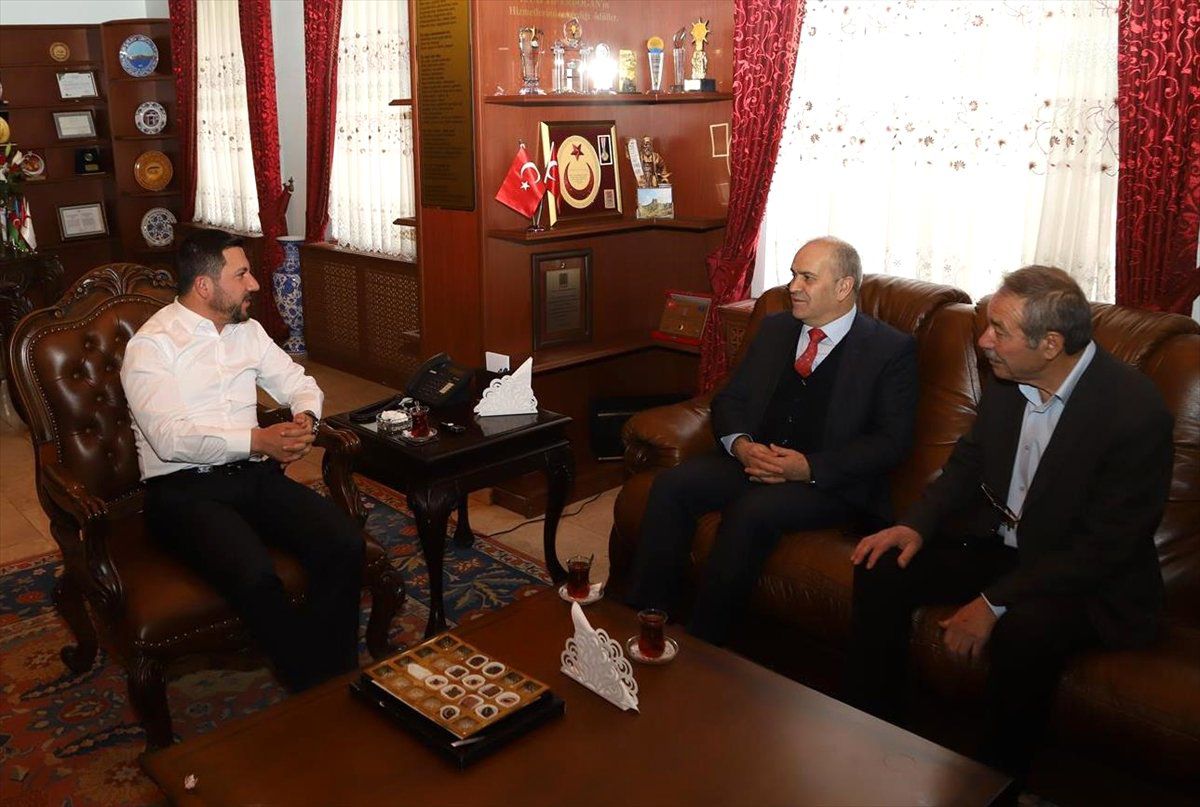 Başkan Arı Tebrikleri Kabul Etti
