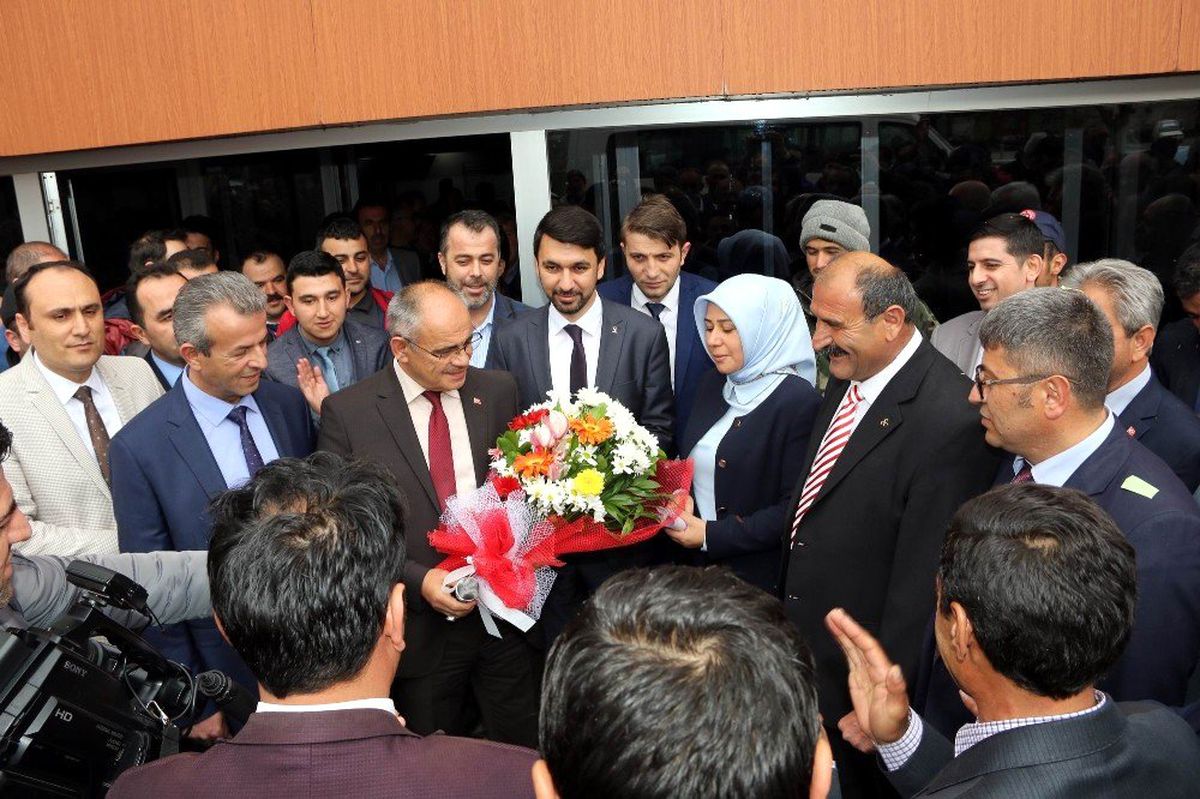 Başkan Öztürk Mazbatasını Aldı