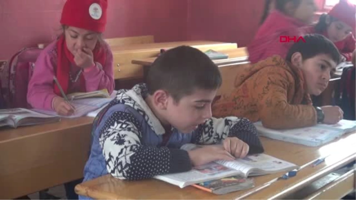 Bitlis Muhammet, Okuluna Anne Babasının Kucağında Gidebiliyor