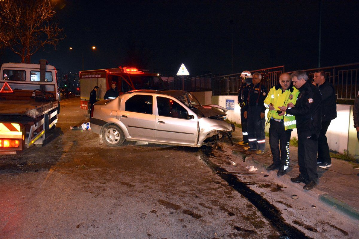 Bursa\'da Trafik Kazası: 1 Ölü, 2 Yaralı