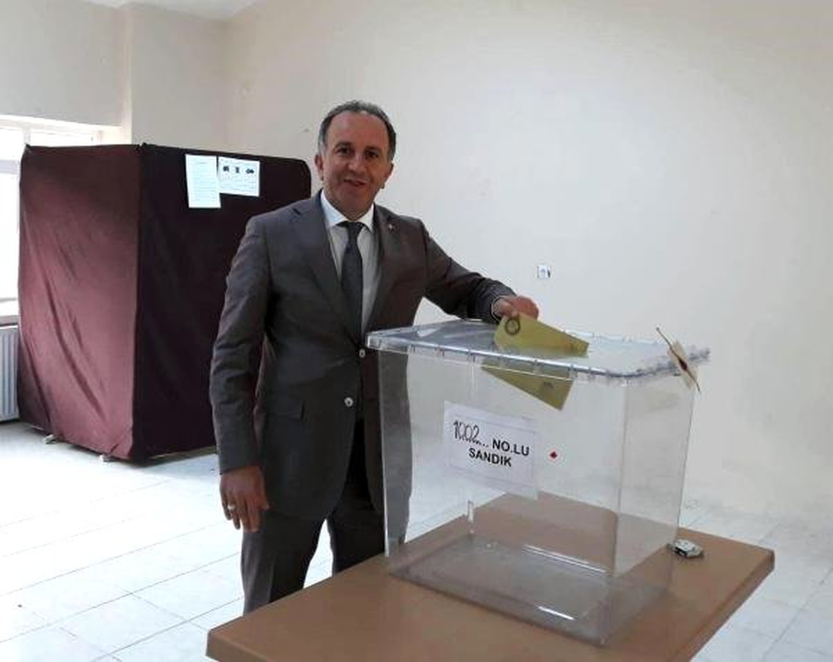 Cumhur İttifakı\'nın Uzundere Adayı Rekor Oyla Başkan Seçildi