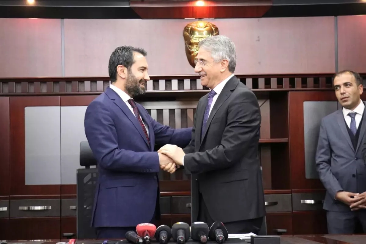 Elazığ Belediyesinde Devir-Teslim Töreni