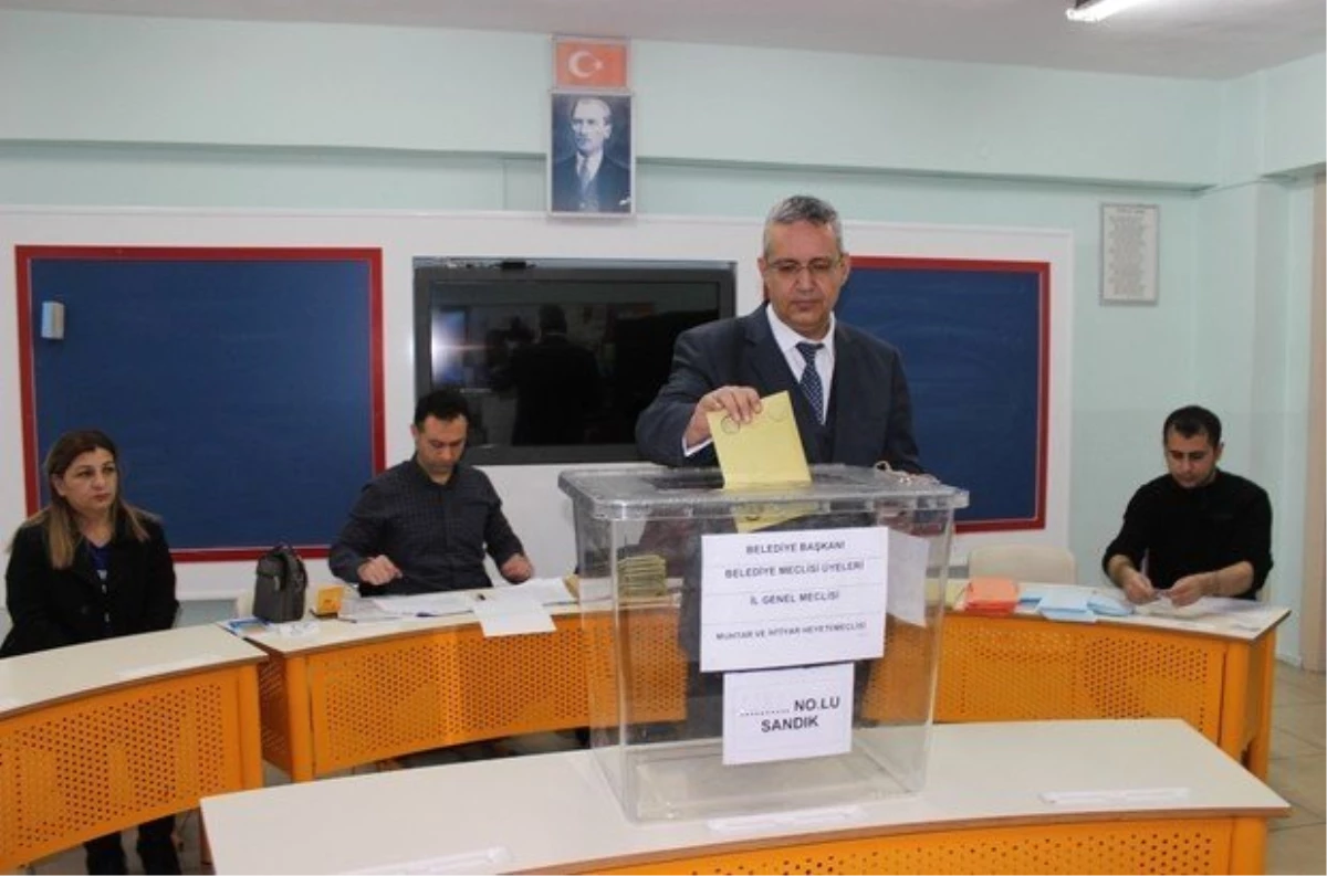 Erzincan\'da Eşit Oy Alan 19 Köy ve Mahalle Muhtarı Kura ile Belirlendi