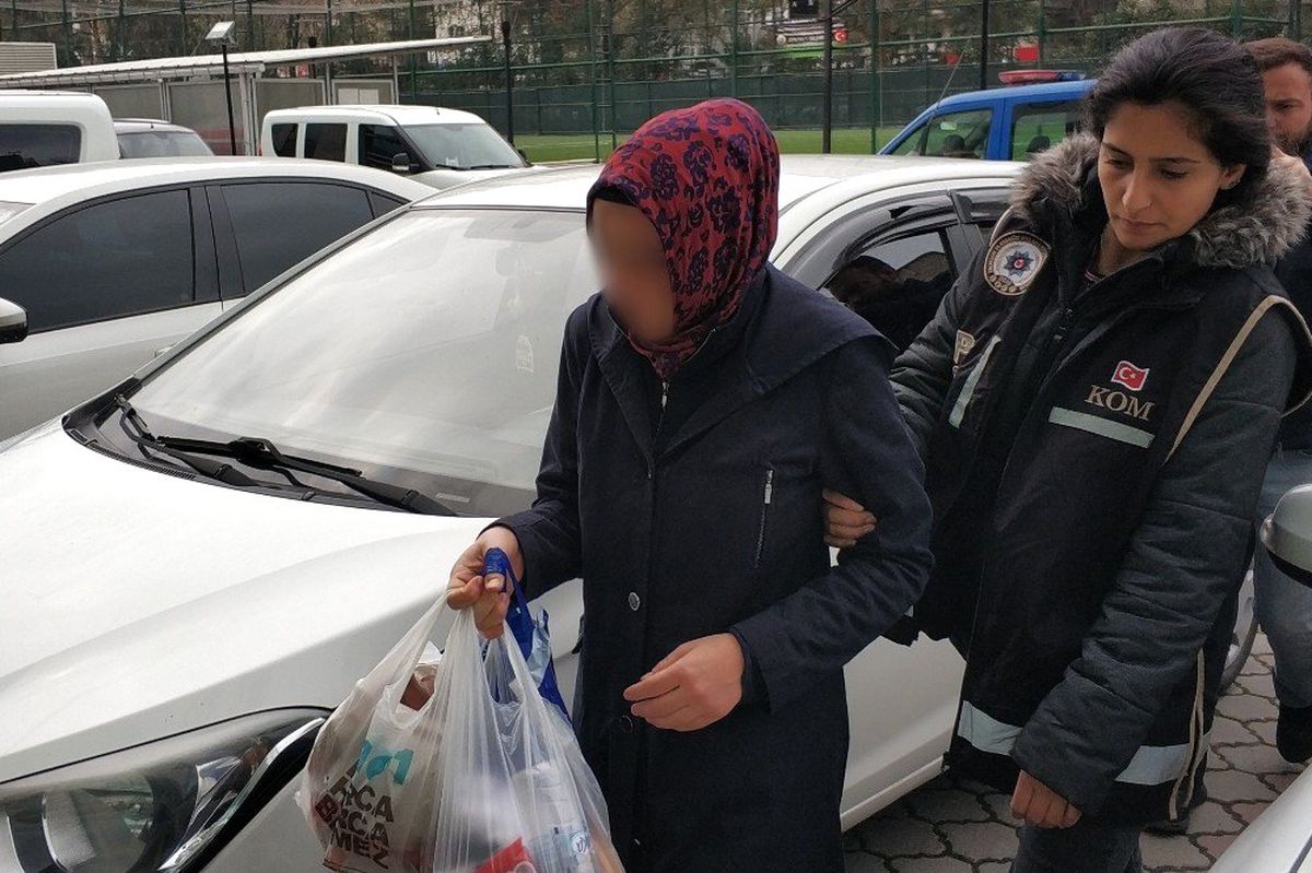 Fetö\'den Aranan Kadın Saklandığı Evde Yakalandı