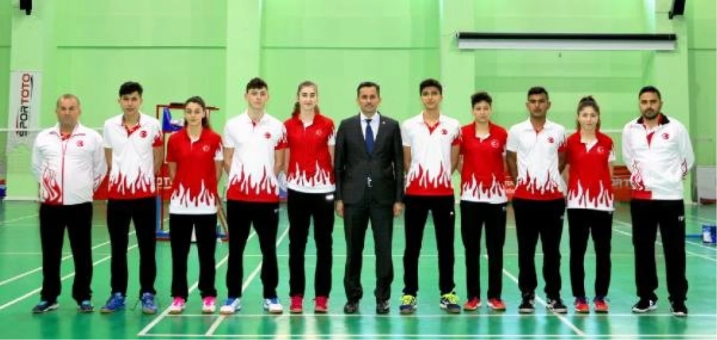 Genç Badmintoncular Hırvatistan\'a İddialı Gitti