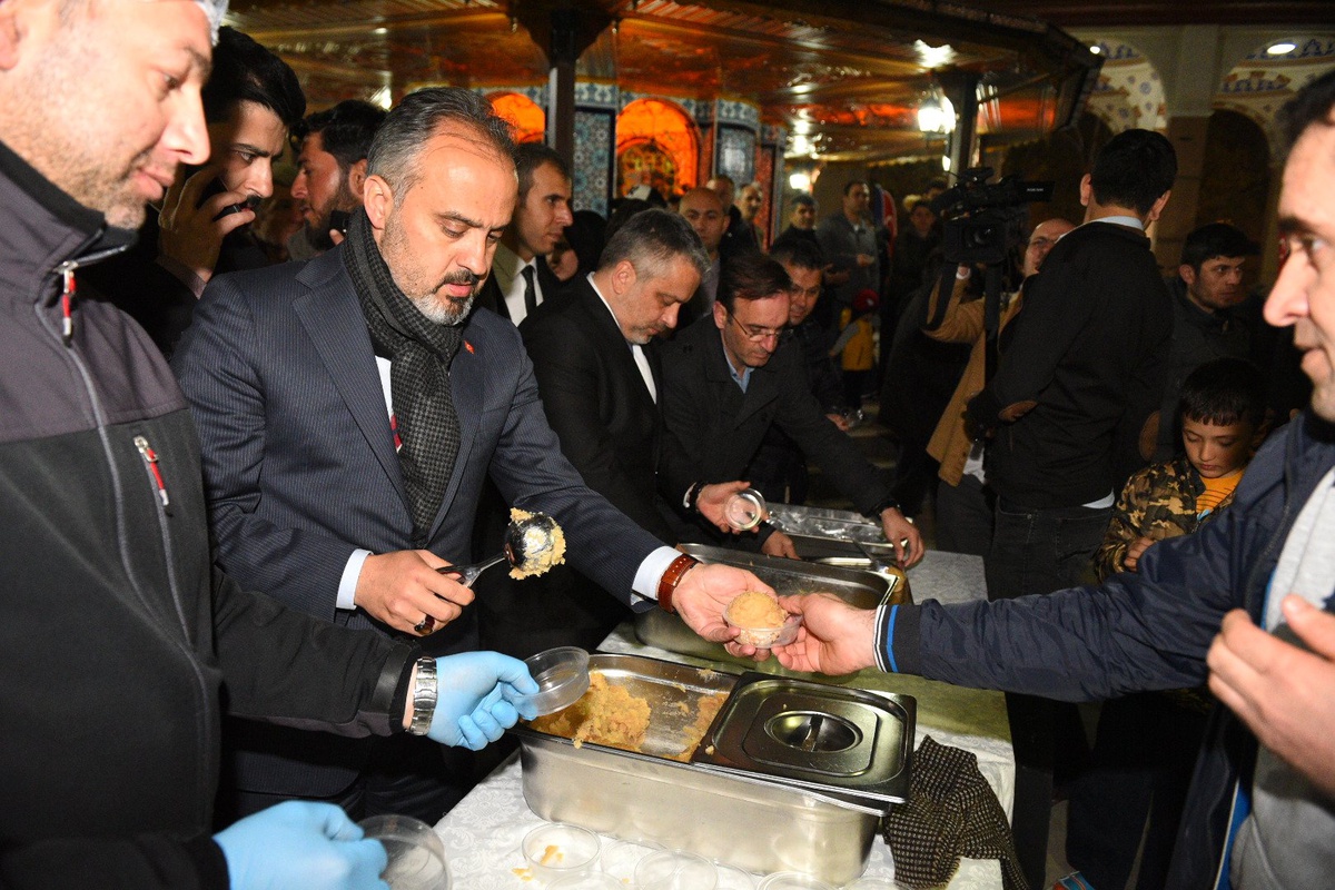 İnegöl Belediyesi\'nin Helva Geleneği Sürüyor
