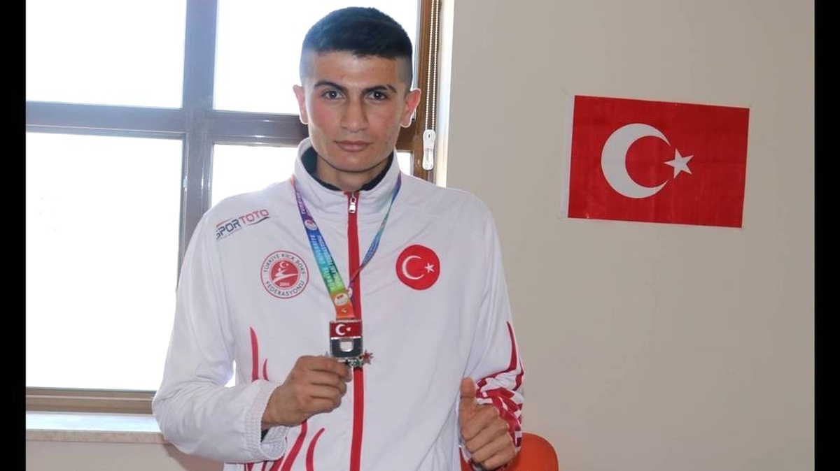 İnönü Üniversitesi Kick Boksta Türkiye İkincisi Oldu