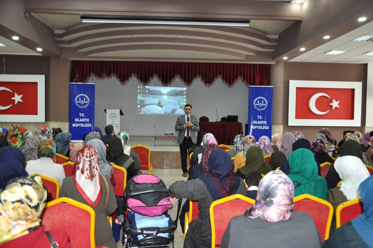İslahiye\'de Kur\'an Kursu Öğrenci Velilerine Seminer