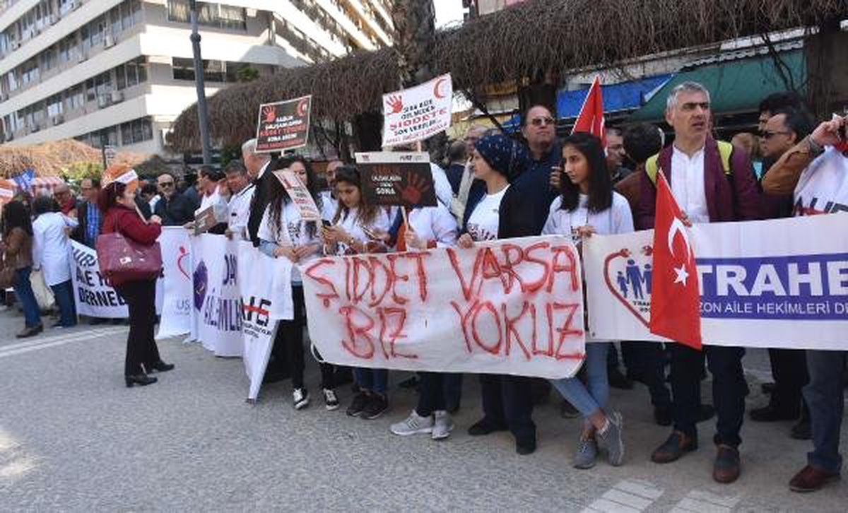 İzmir\'de Sağlık Çalışanlarından Şiddete Karşı Acil Önlem Talebi