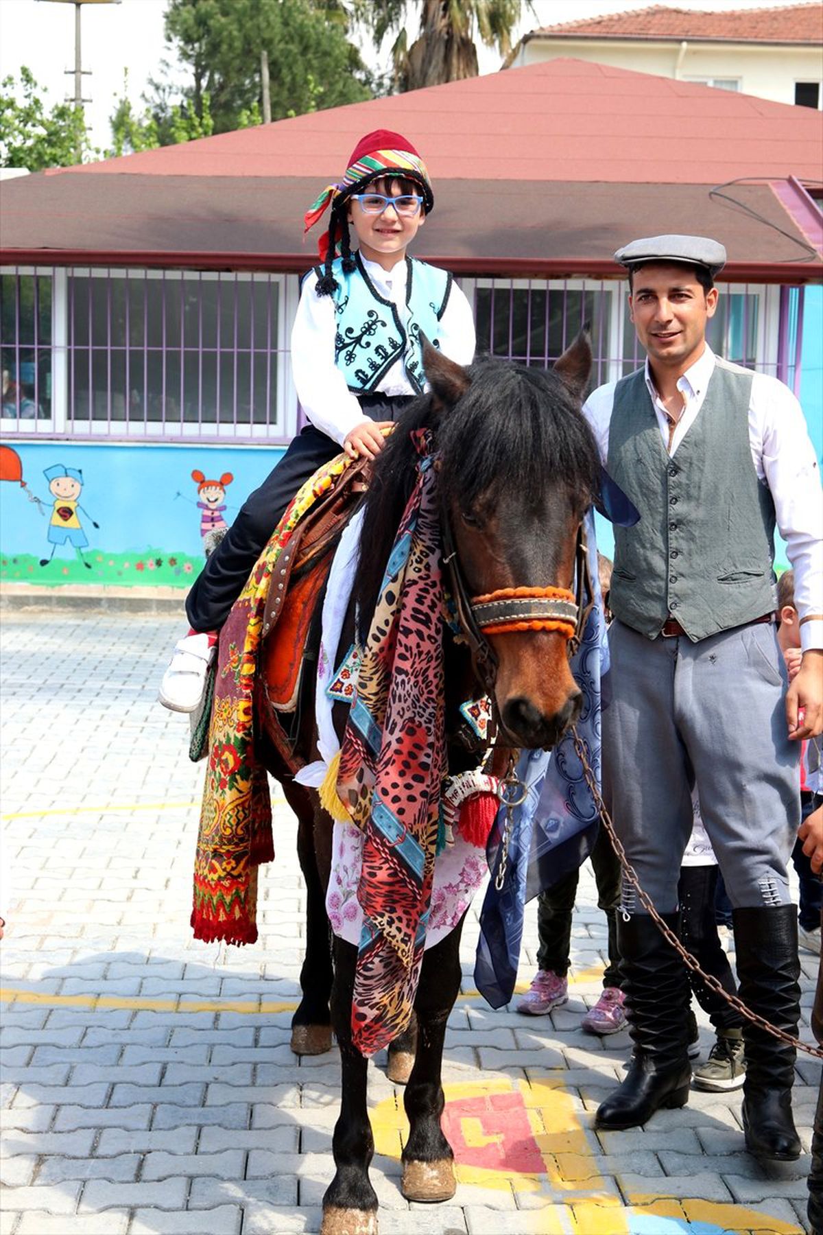 Kilim Dokuyup, Ata Bindiler