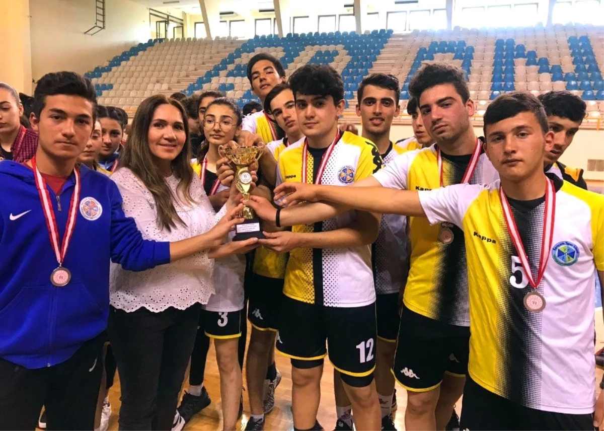 Korfbolda Şehit Ahmet Mehmet Oruç Spor Lisesi Şampiyon