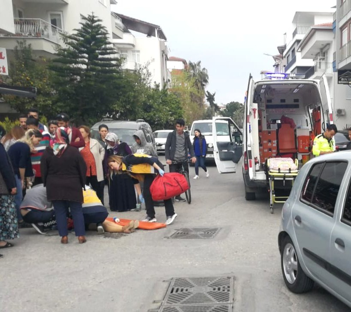 Manavgat\'ta Otomobil Yayalara Çarptı: 2 Yaralı