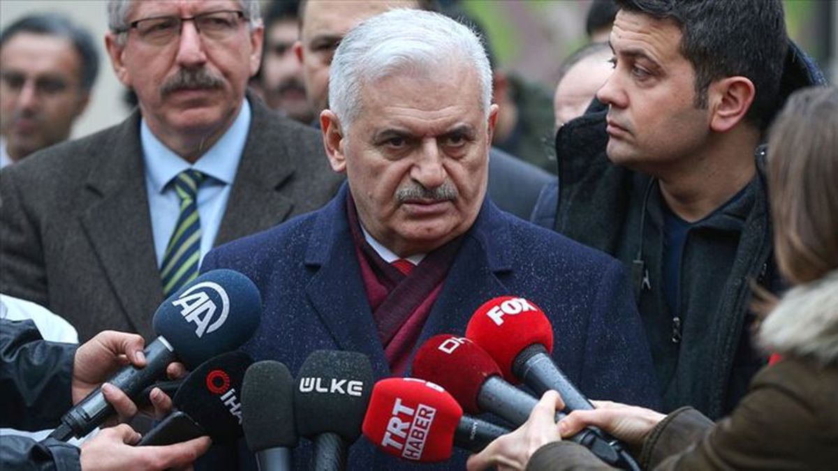 Binali Yıldırım açıklama yapıyor