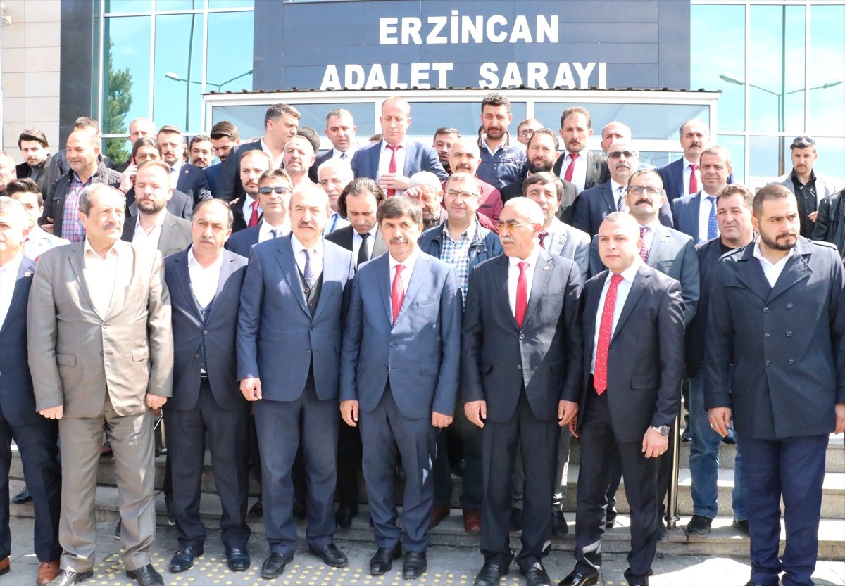 MHP\'li Erzincan Belediye Başkanı Bekir Aksun Mazbatasını Aldı