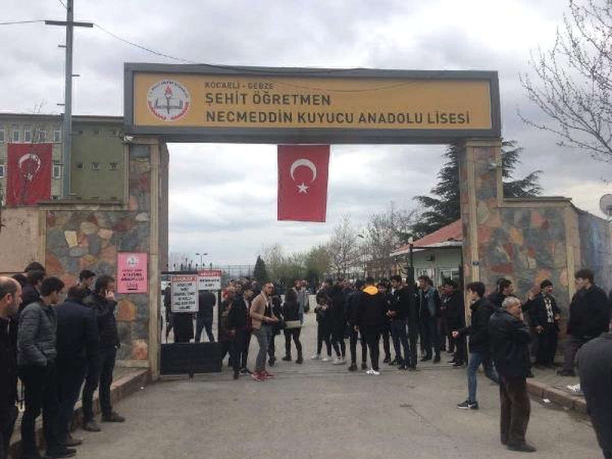 Öğrencisi Tarafından Öldürülen Öğretmenin İsmi Okula Verildi