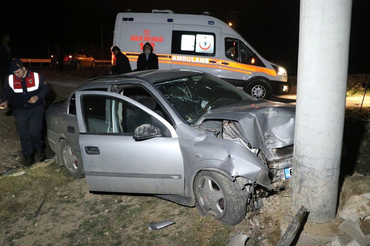 Otomobil Şarampole Düştü: 1\'i Çocuk 6 Yaralı