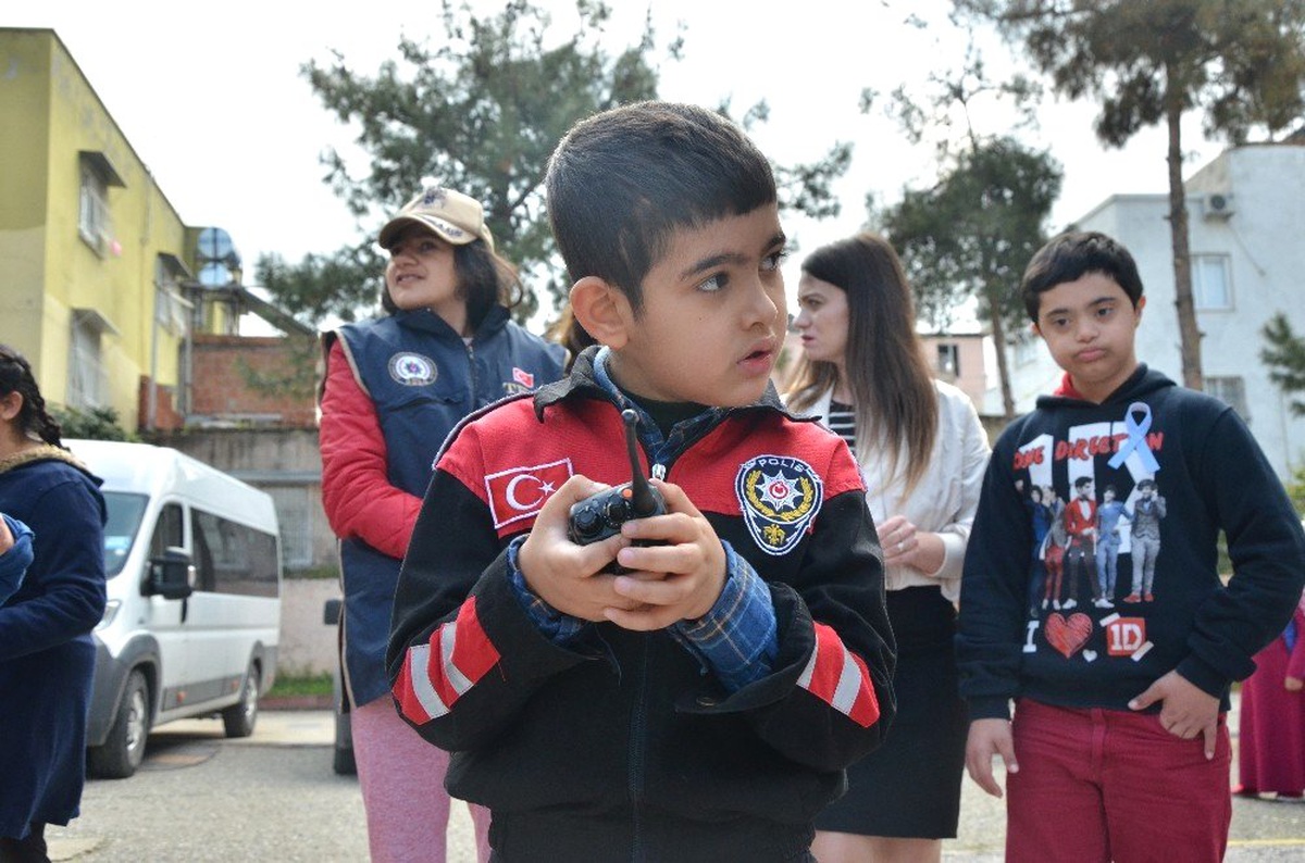 Özel Çocuklar Polis Yeleği Giydi, Polis Sireni Çaldı