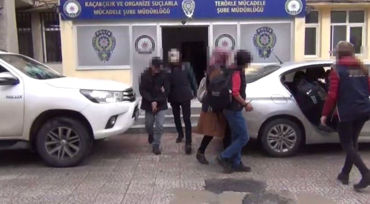 Şanlıurfa\'da 2\'si Kadın 3 PKK\'lı Silahlarıyla Yakalandı