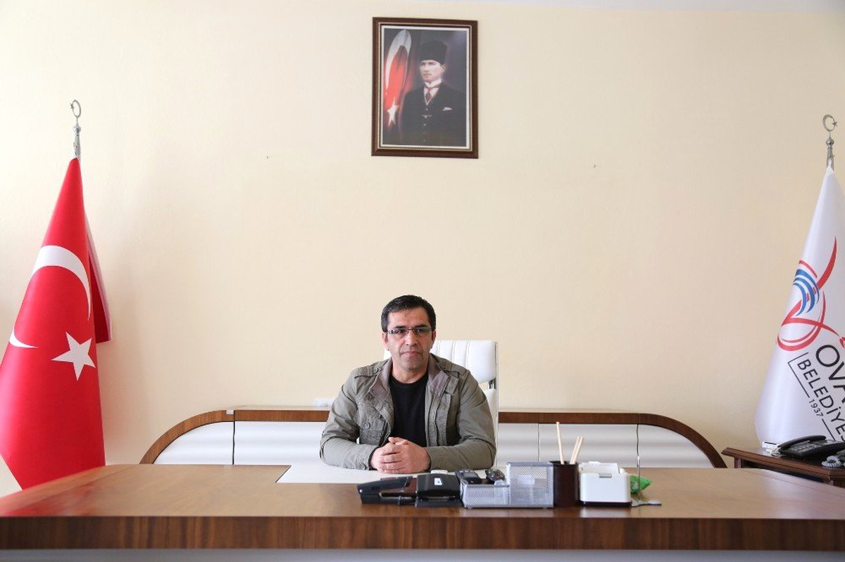 Sarıgül, Ovacık\'ta Komünist Başkandan Görevi Devraldı