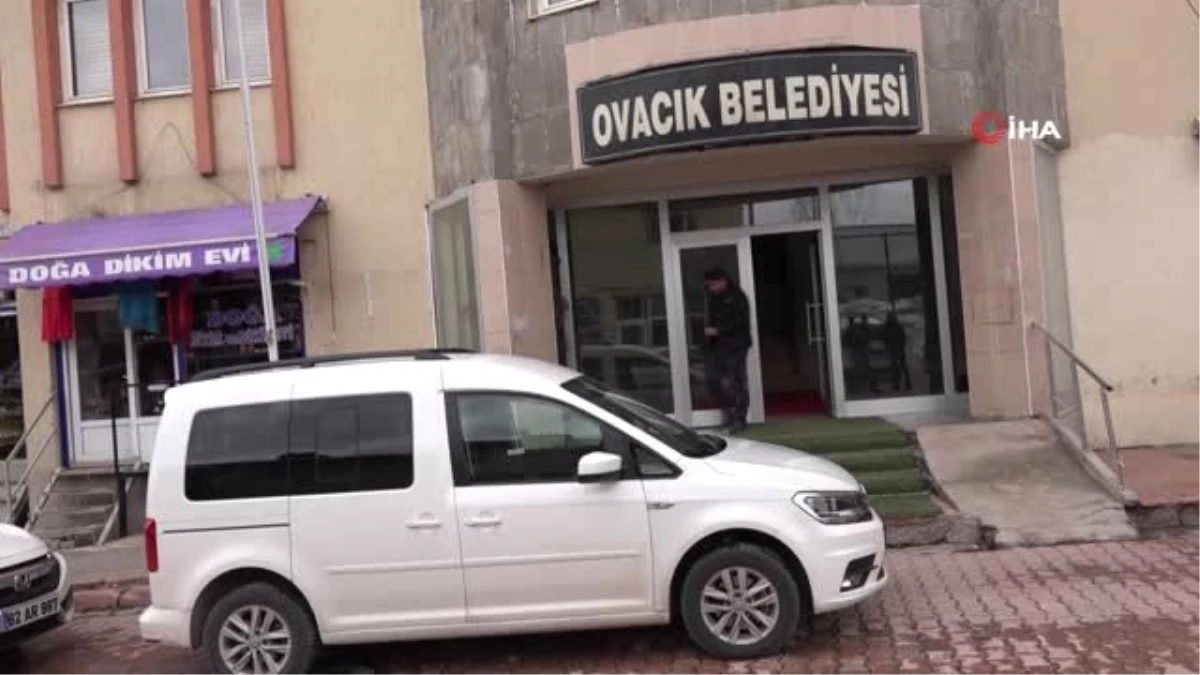 Sarıgül, Ovacık\'ta Komünist Başkandan Görevi Devraldı